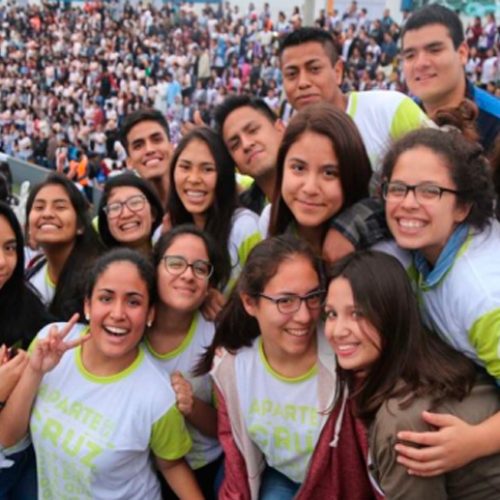 jovenes_papafrancisco_andina-iloveimg-resized-599x427